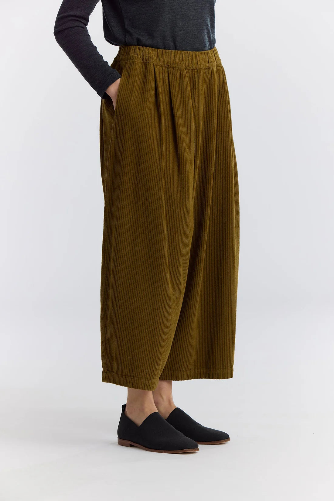 CORDUROY WIDE PANTS - DARK OLIVE