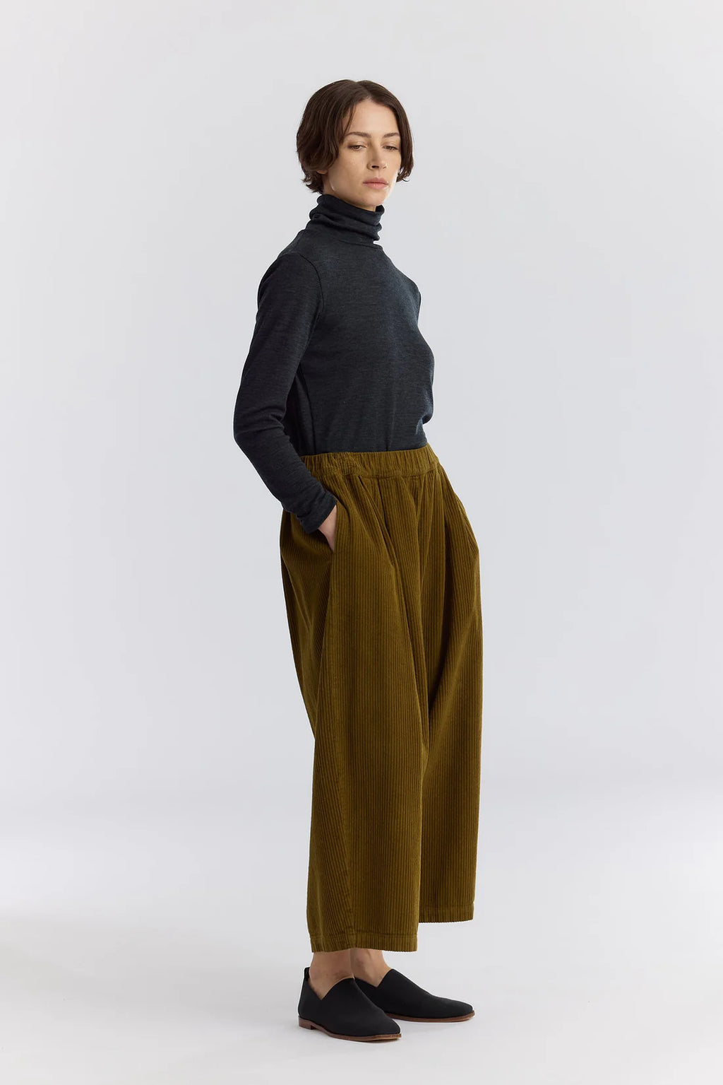 CORDUROY WIDE PANTS - DARK OLIVE