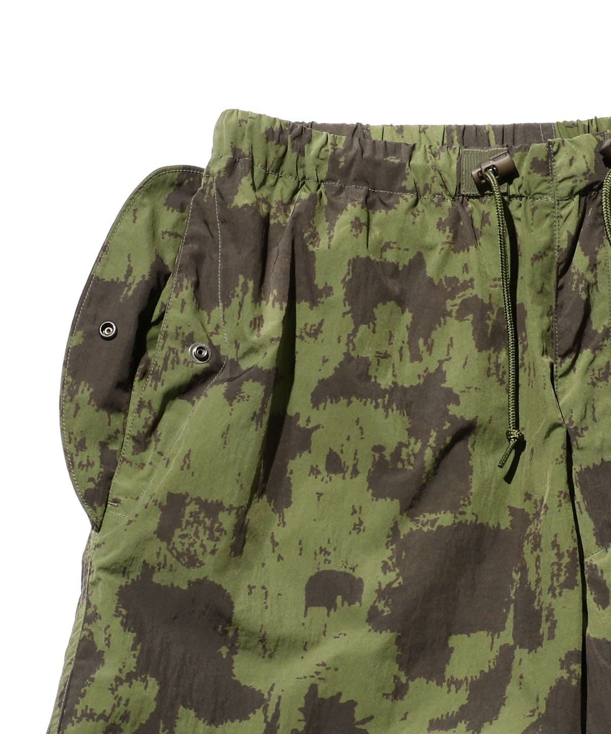 BEAMS PLUS MILITARY NYLON OVER PANTS - CAMO