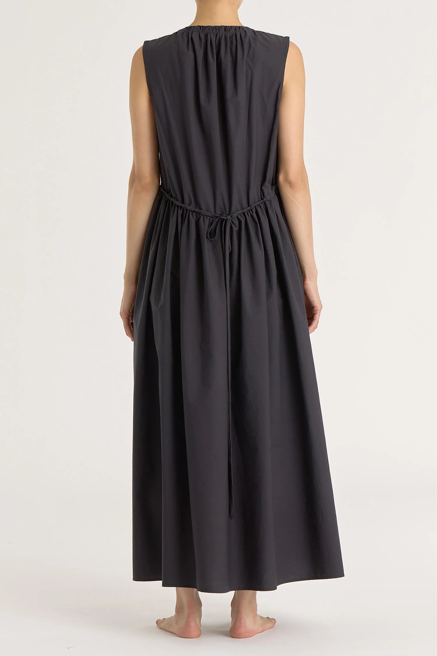 PLEATED V NECK DRESS - BLACK