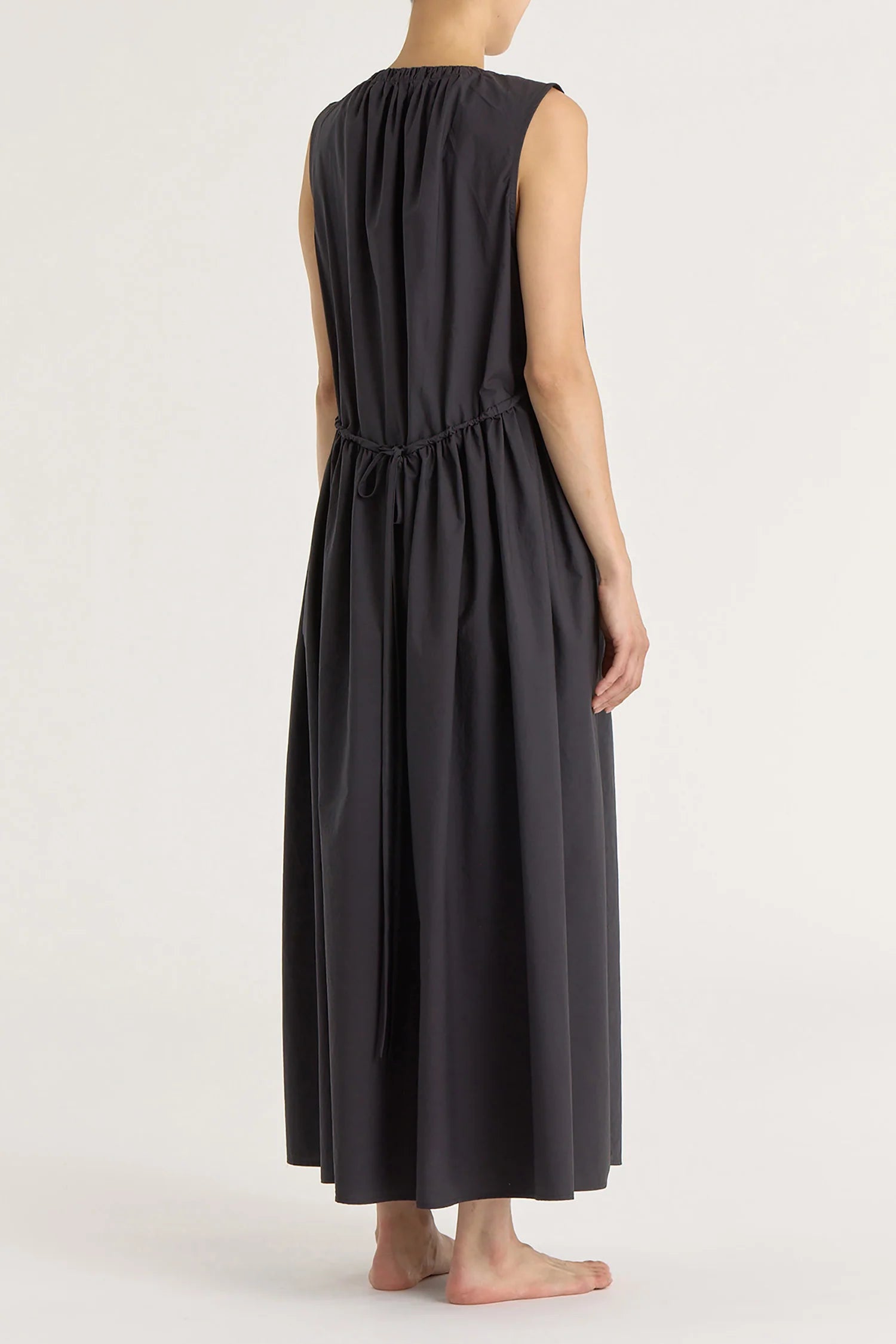 PLEATED V NECK DRESS - BLACK