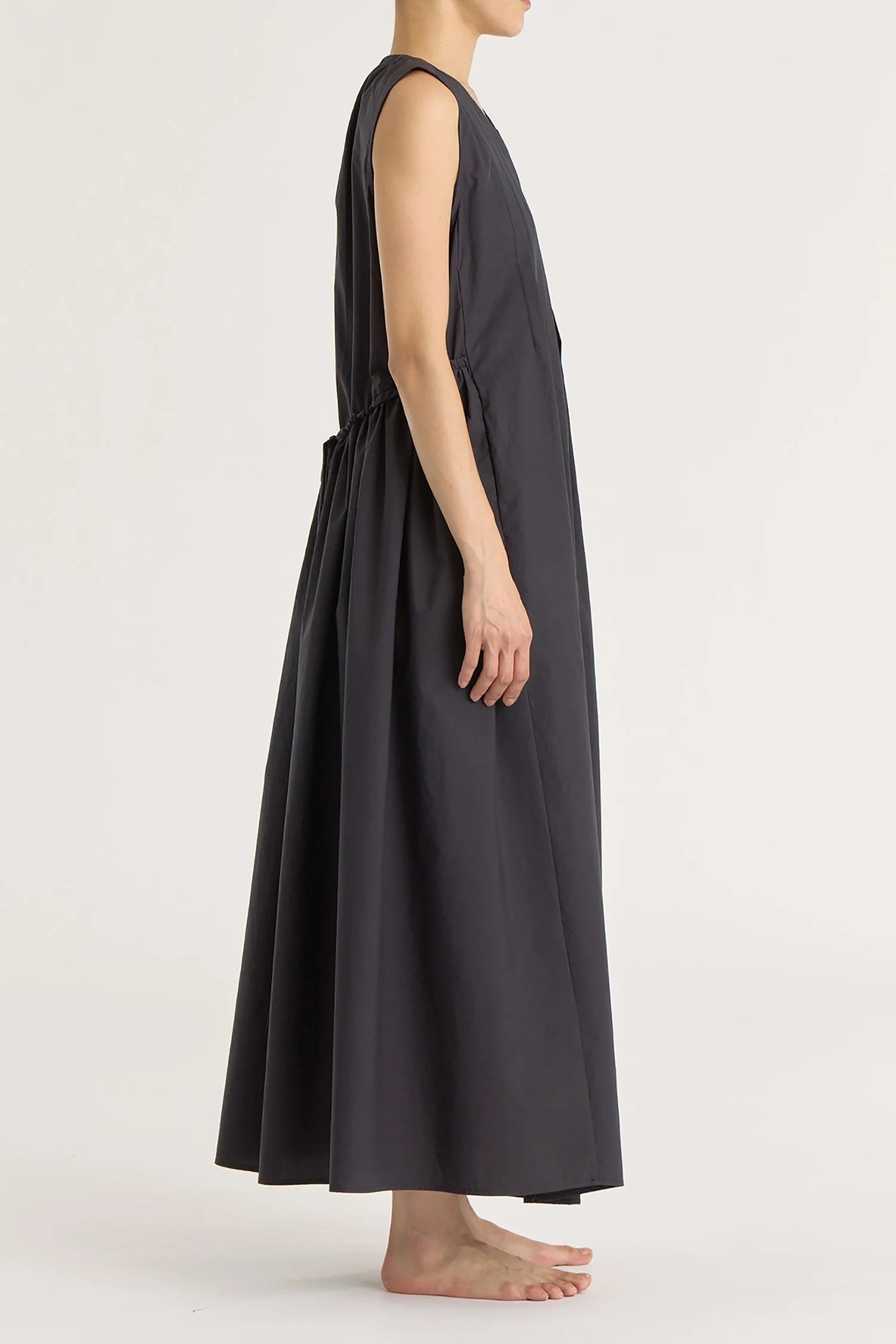 PLEATED V NECK DRESS - BLACK