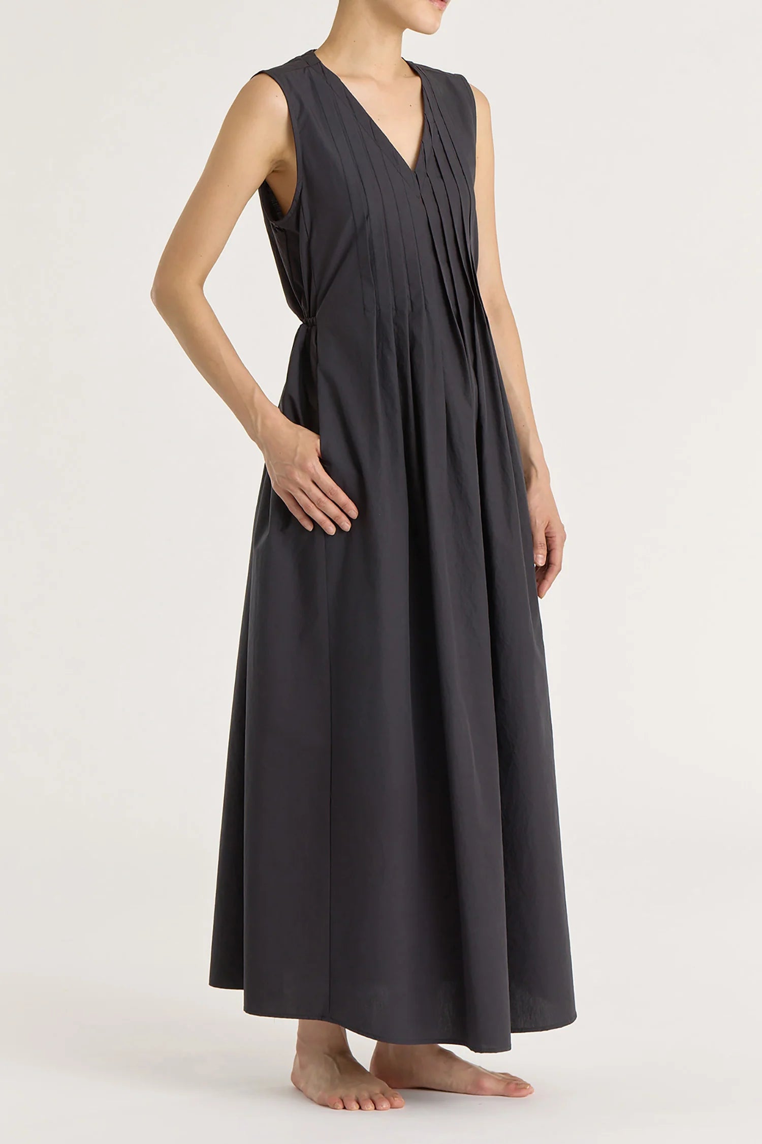 PLEATED V NECK DRESS - BLACK