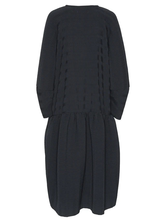 HILLY PLISSE DRESS - BLACK