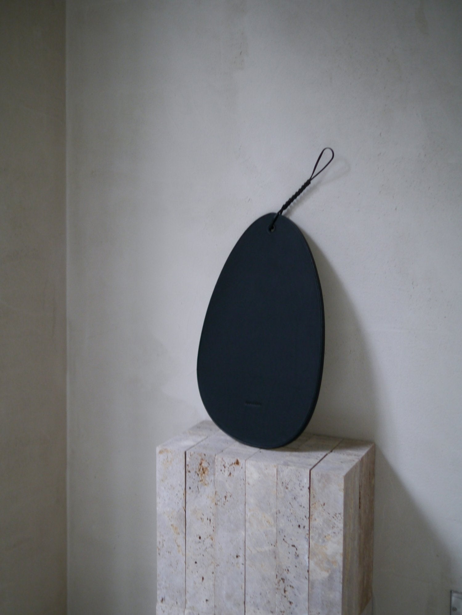 WOVEN PEBBLE MIRROR LARGE - BLACK