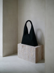 WOVEN TRIANGLE BAG LARGE - BLACK