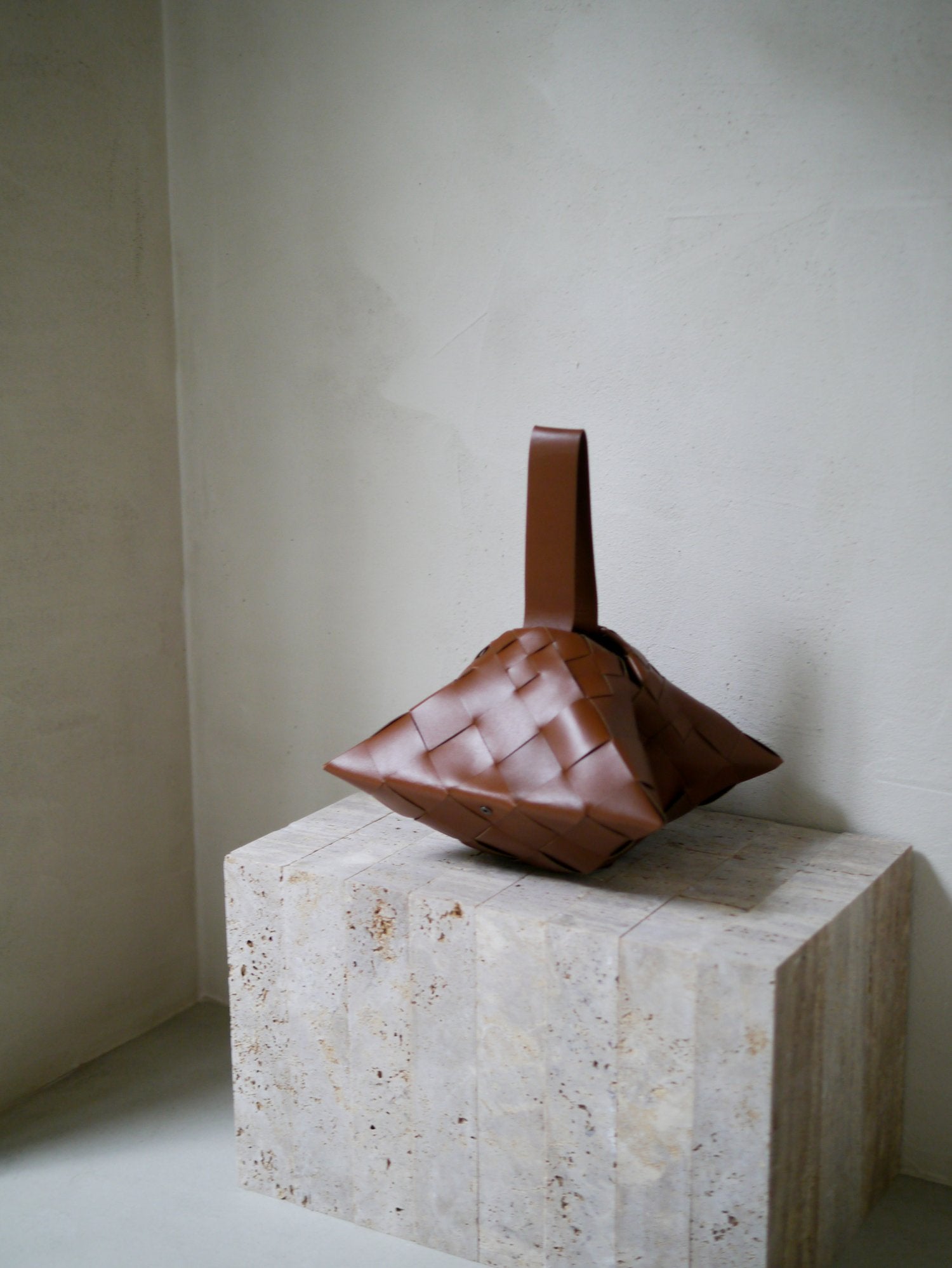 KAPITAN BASKET WEAVE BAG - CHESNUT
