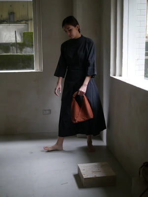 WOVEN TRIANGLE BAG SMALL - OCHRE