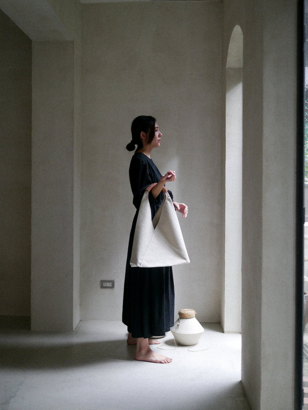 WOVEN TRIANGLE BAG LARGE - IVORY