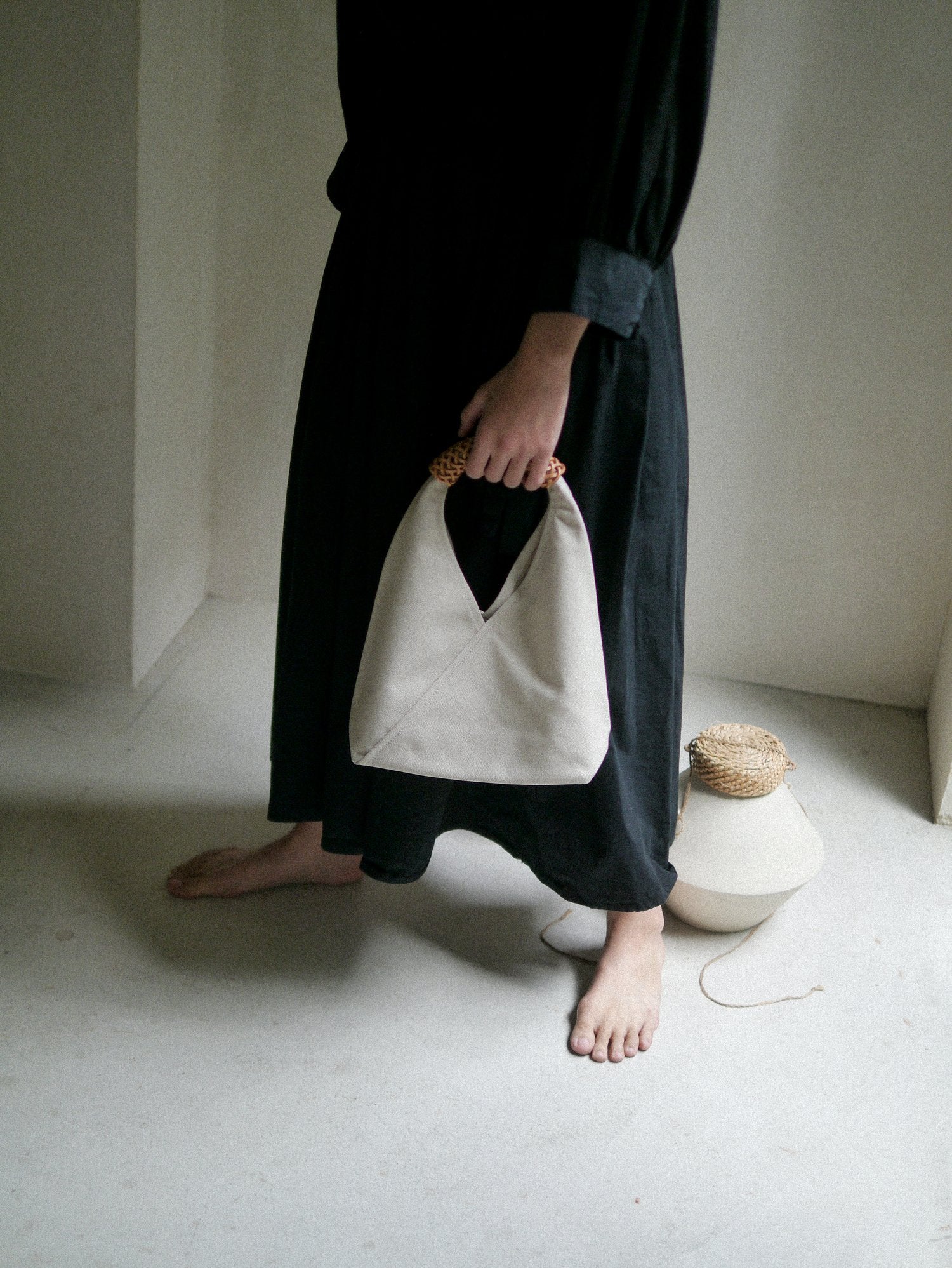 WOVEN TRIANGLE BAG SMALL - IVORY