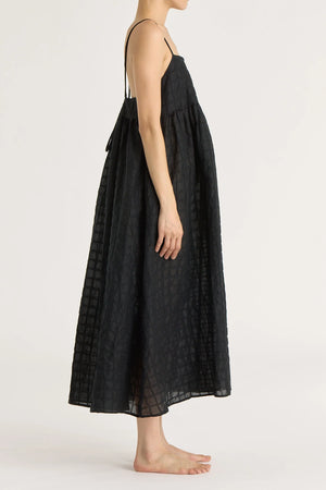 RIPPLE FINISH STRAP DRESS - BLACK