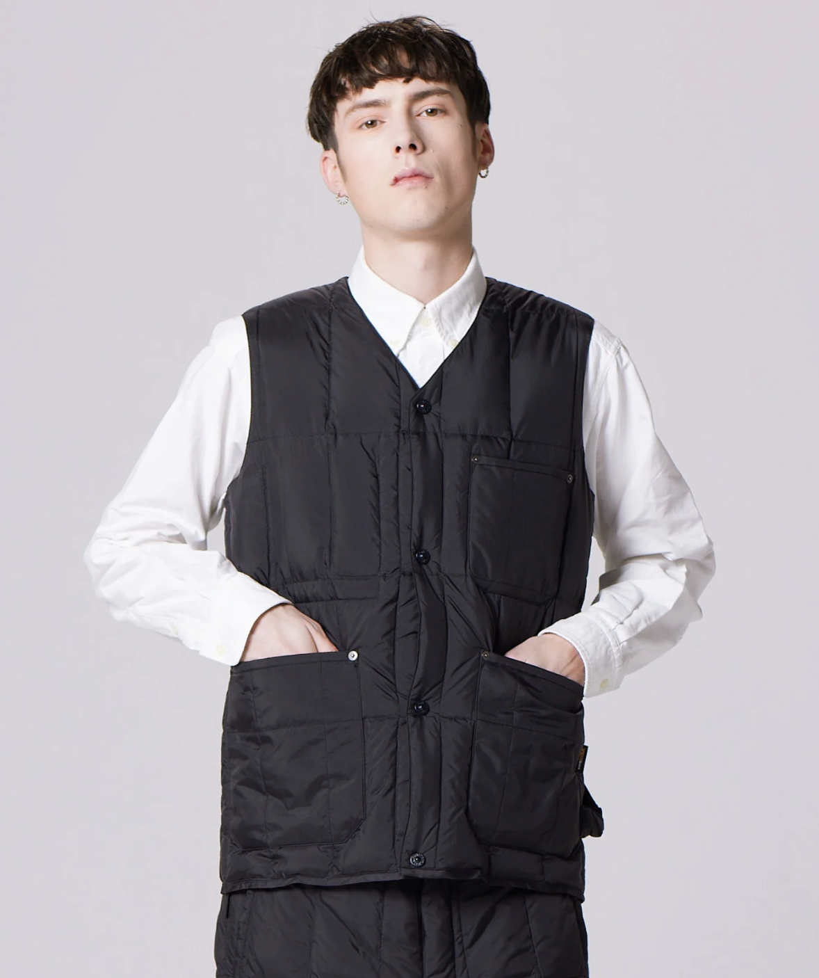 V-NECK BUTTON DOWN VEST - BLACK