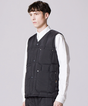 V-NECK BUTTON DOWN VEST - BLACK