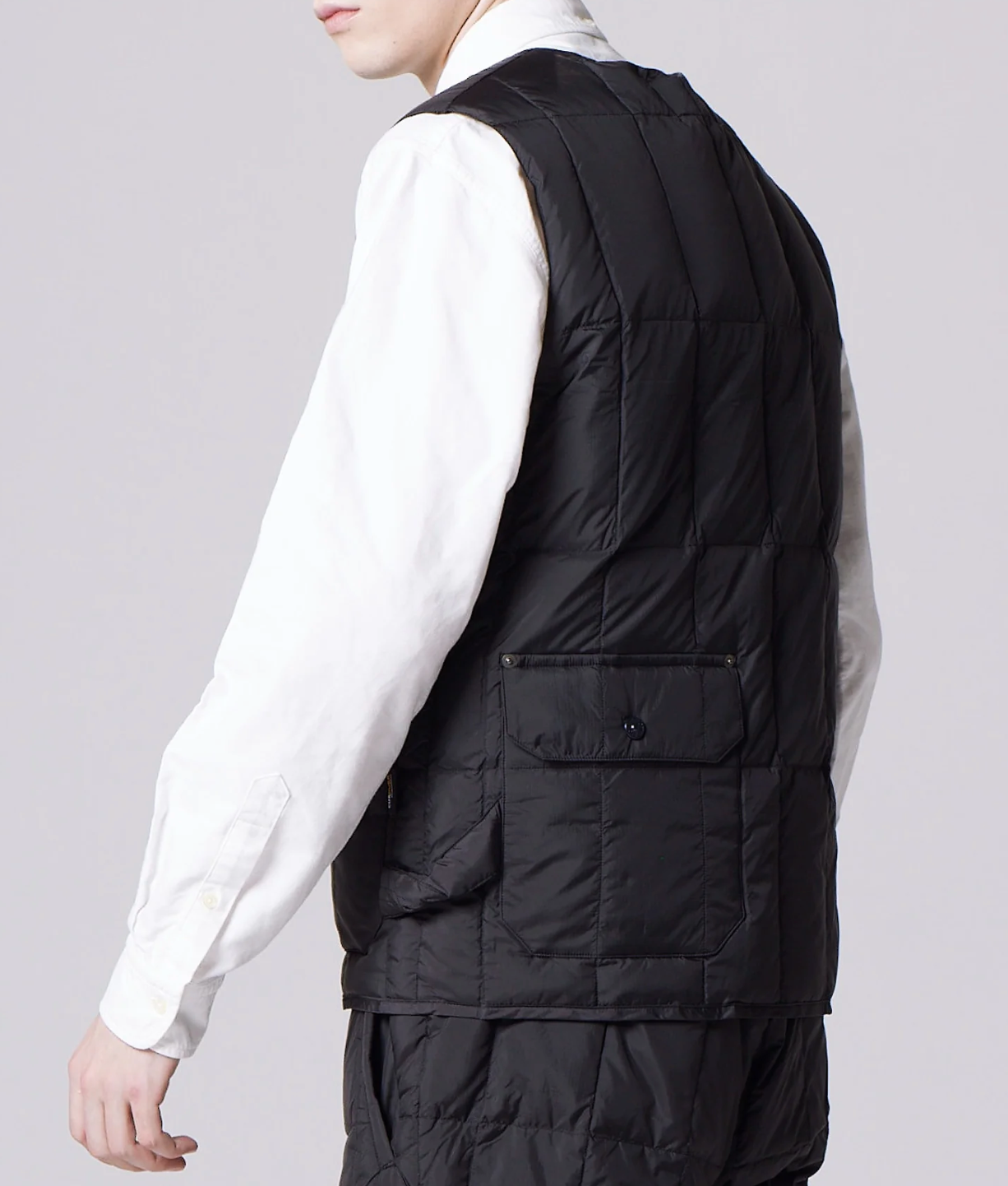 V-NECK BUTTON DOWN VEST - BLACK