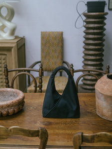 WOVEN TRIANGLE BAG SMALL - BLACK