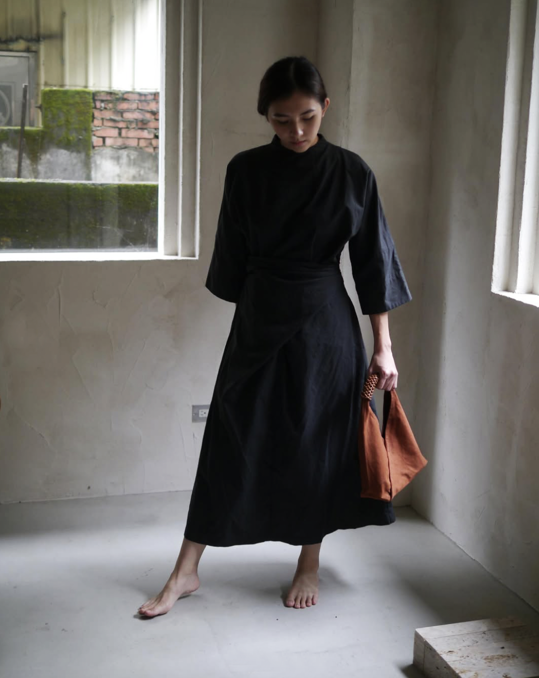 WOVEN TRIANGLE BAG SMALL - OCHRE