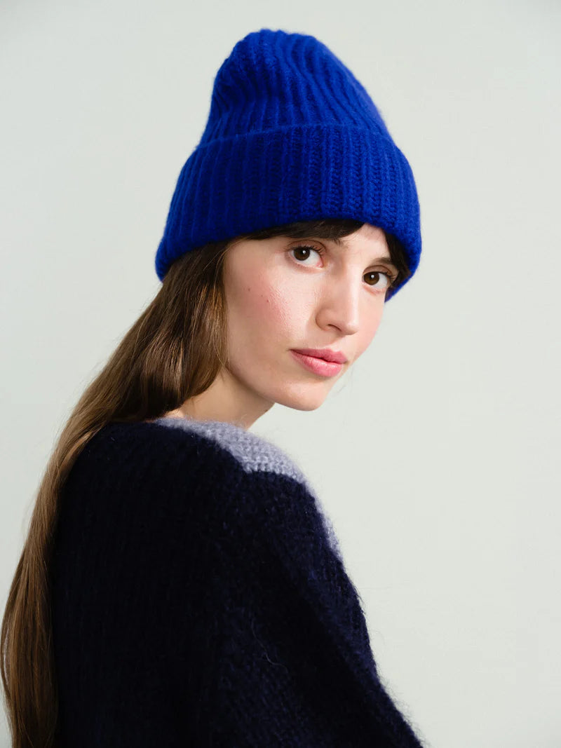 CASHMERE RIBBED BEANIE - COBALT