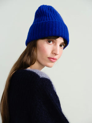 CASHMERE RIBBED BEANIE - COBALT