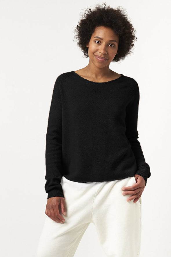 WOMEN'S CREW NECK PULLOVER, RELAXED FIT - DEEP BLACK